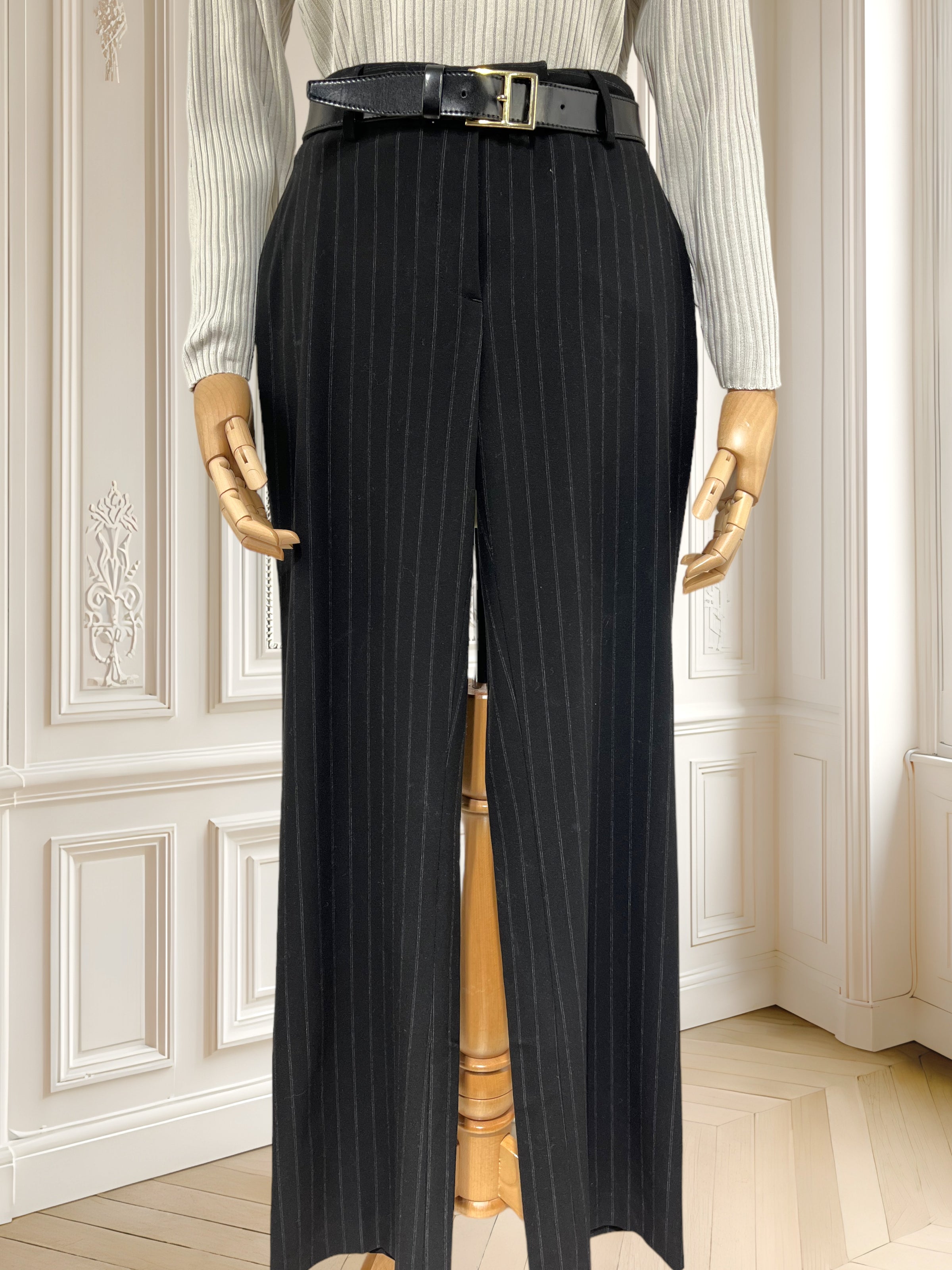 Costum negru în dungi mărimea S