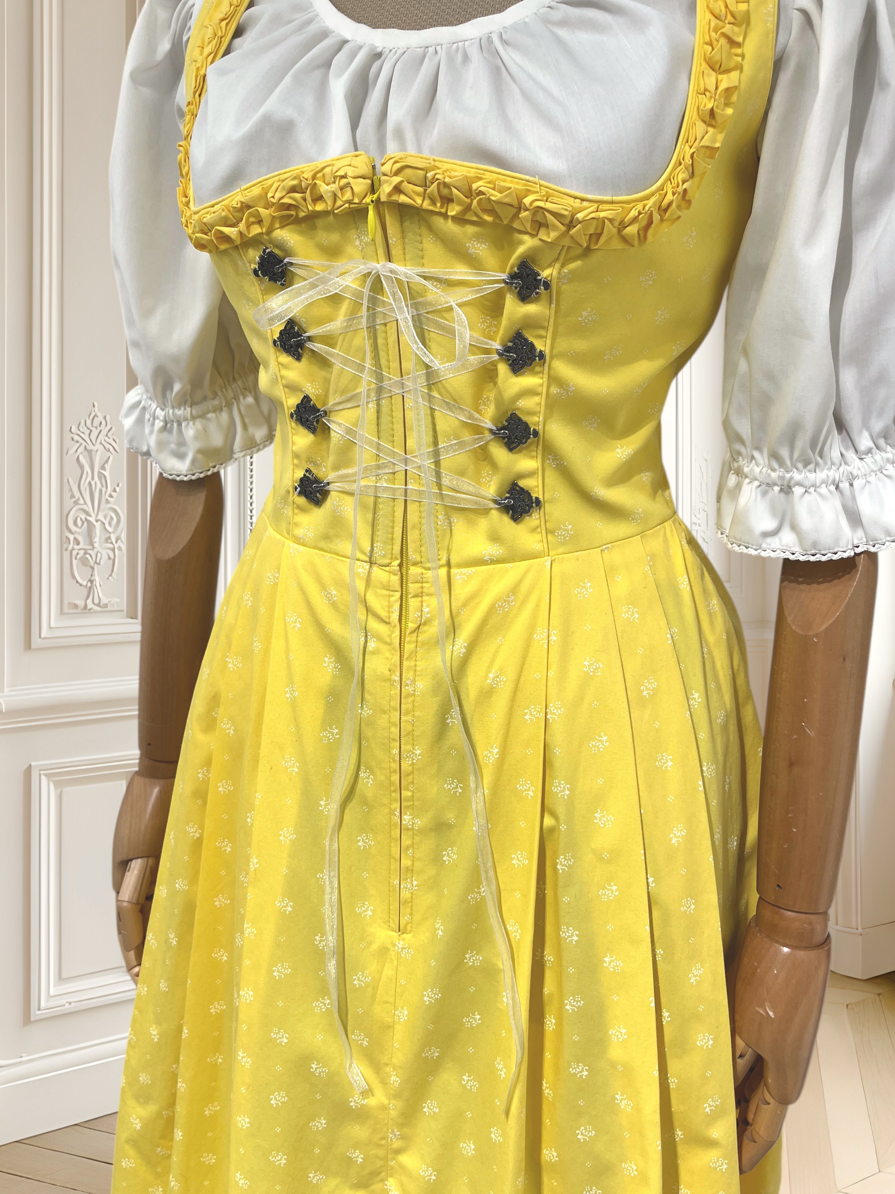 Rochie bavareză cu top alb mărimea S