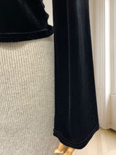 Încarcă imaginea în vizualizatorul Galerie, Bluză cropped din catifea mărimea M
