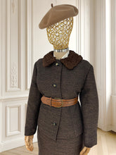 Încarcă imaginea în vizualizatorul Galerie, Costum vintage din lână mărimea M
