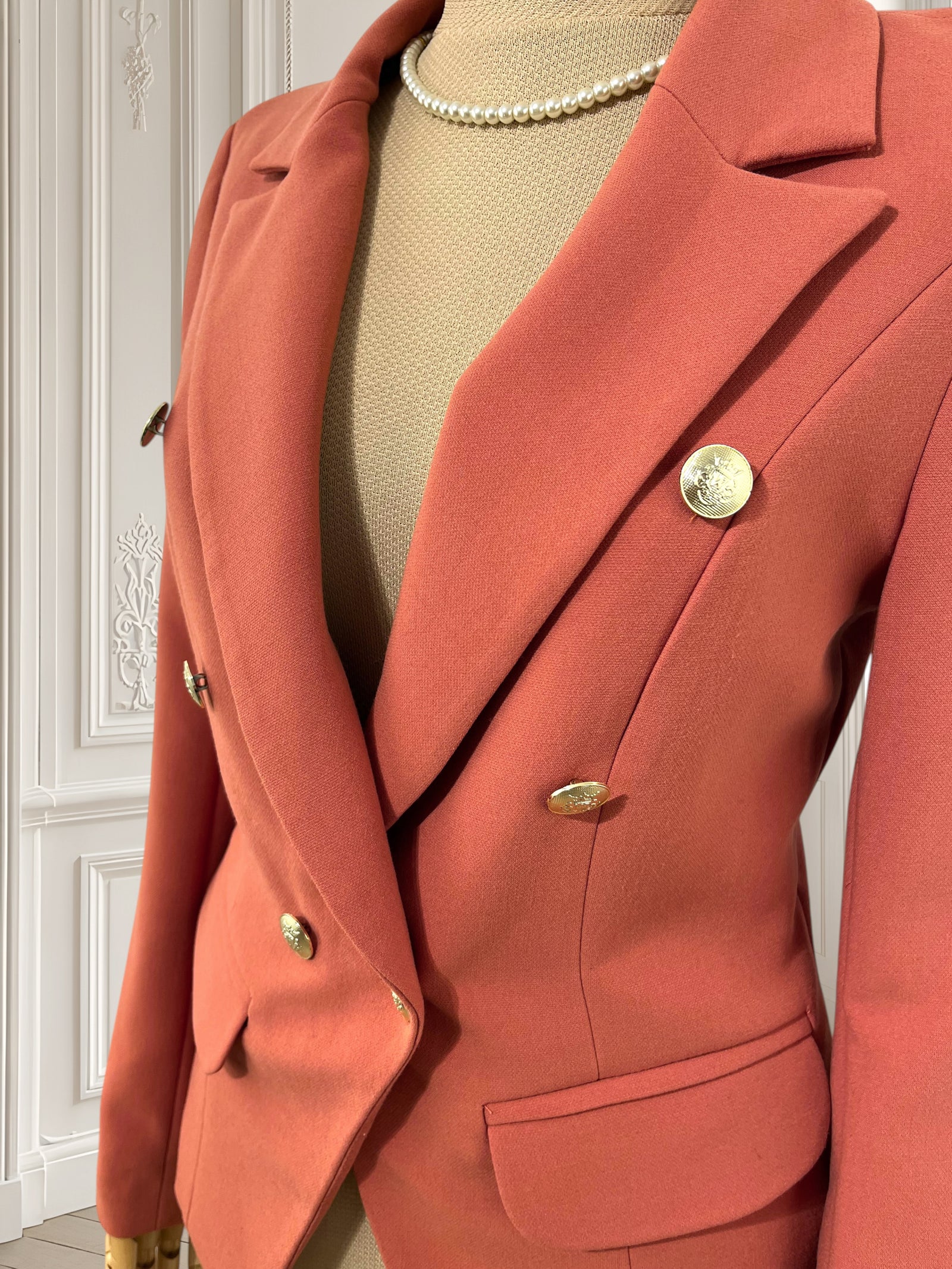 Sacou coral cambrat potrivit pentru XS/S