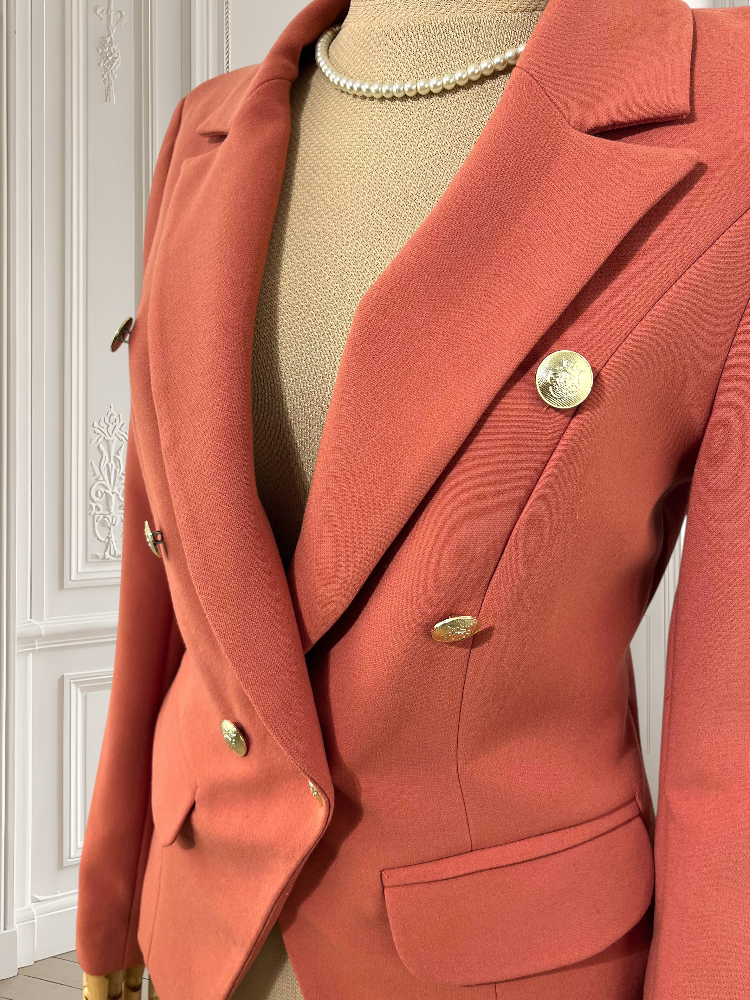 Sacou coral cambrat potrivit pentru XS/S