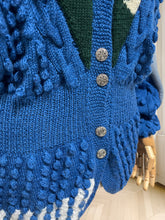Încarcă imaginea în vizualizatorul Galerie, Cardigan din lână lucrat manual mărimea M

