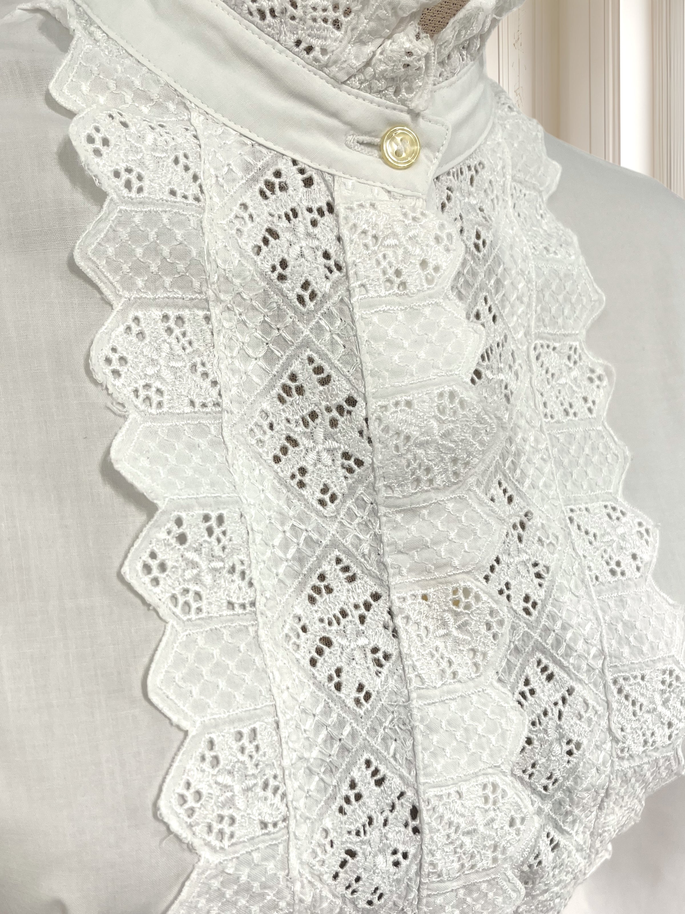 Cămașă vintage albă cu broderie mărimea L
