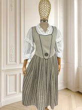 Încarcă imaginea în vizualizatorul Galerie, Rochie vintage din in mărimea L
