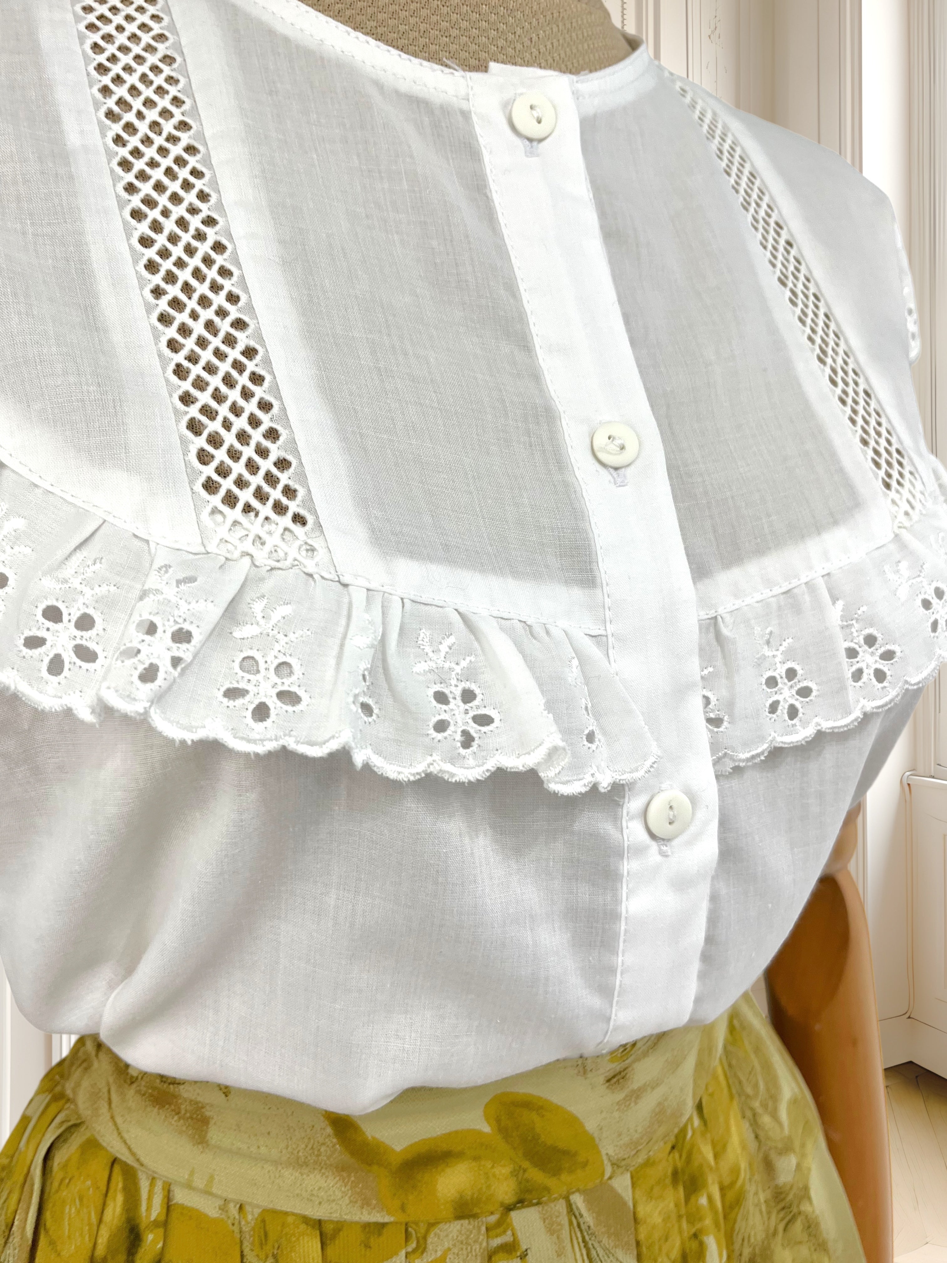 Cămașă albă cu broderie mărimea L