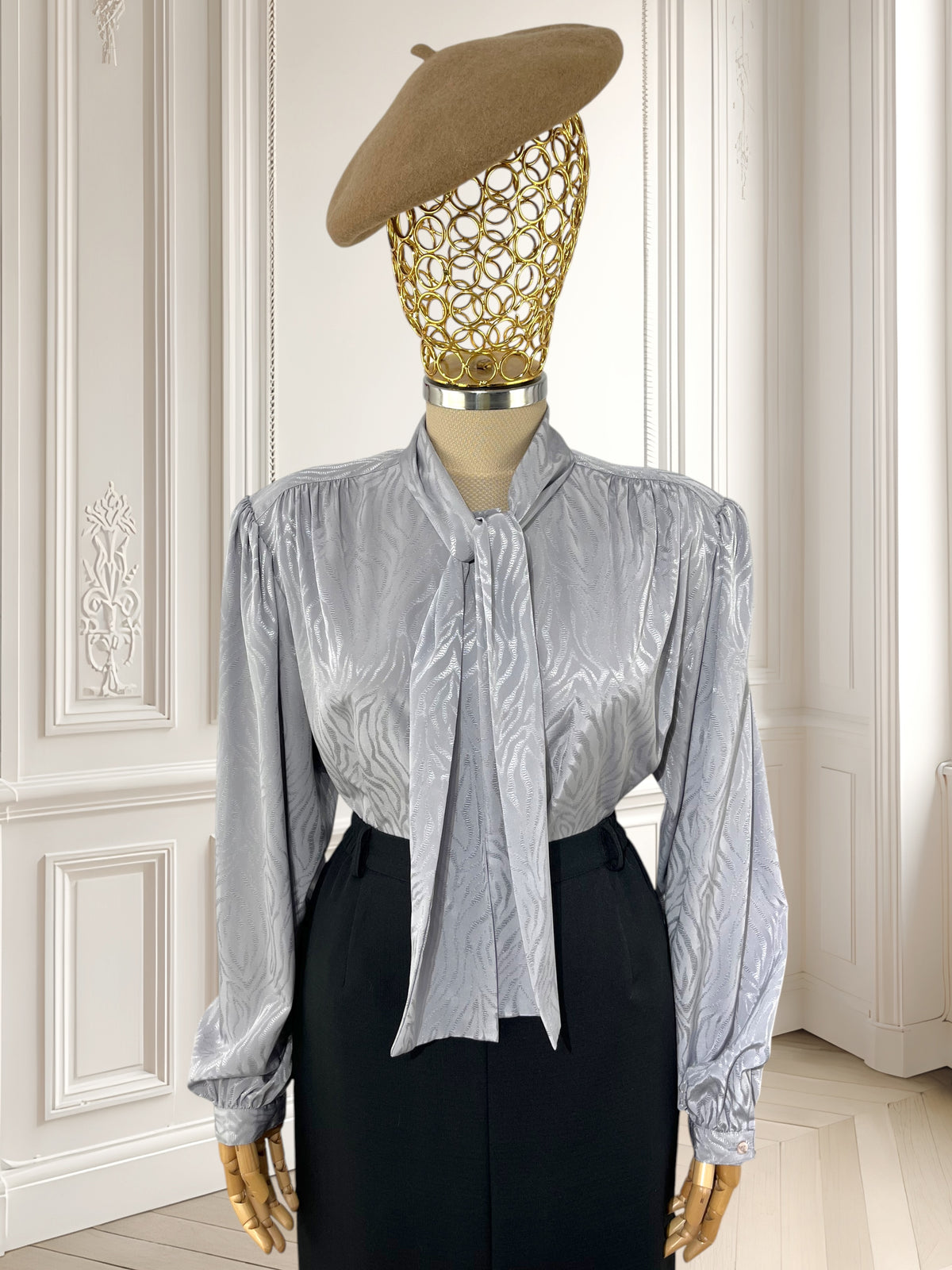 Cămașă vintage cu guler tip eșarfă mărimea XL