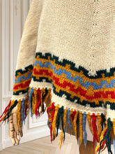 Încarcă imaginea în vizualizatorul Galerie, Capă vintage din lână lucrată manual
