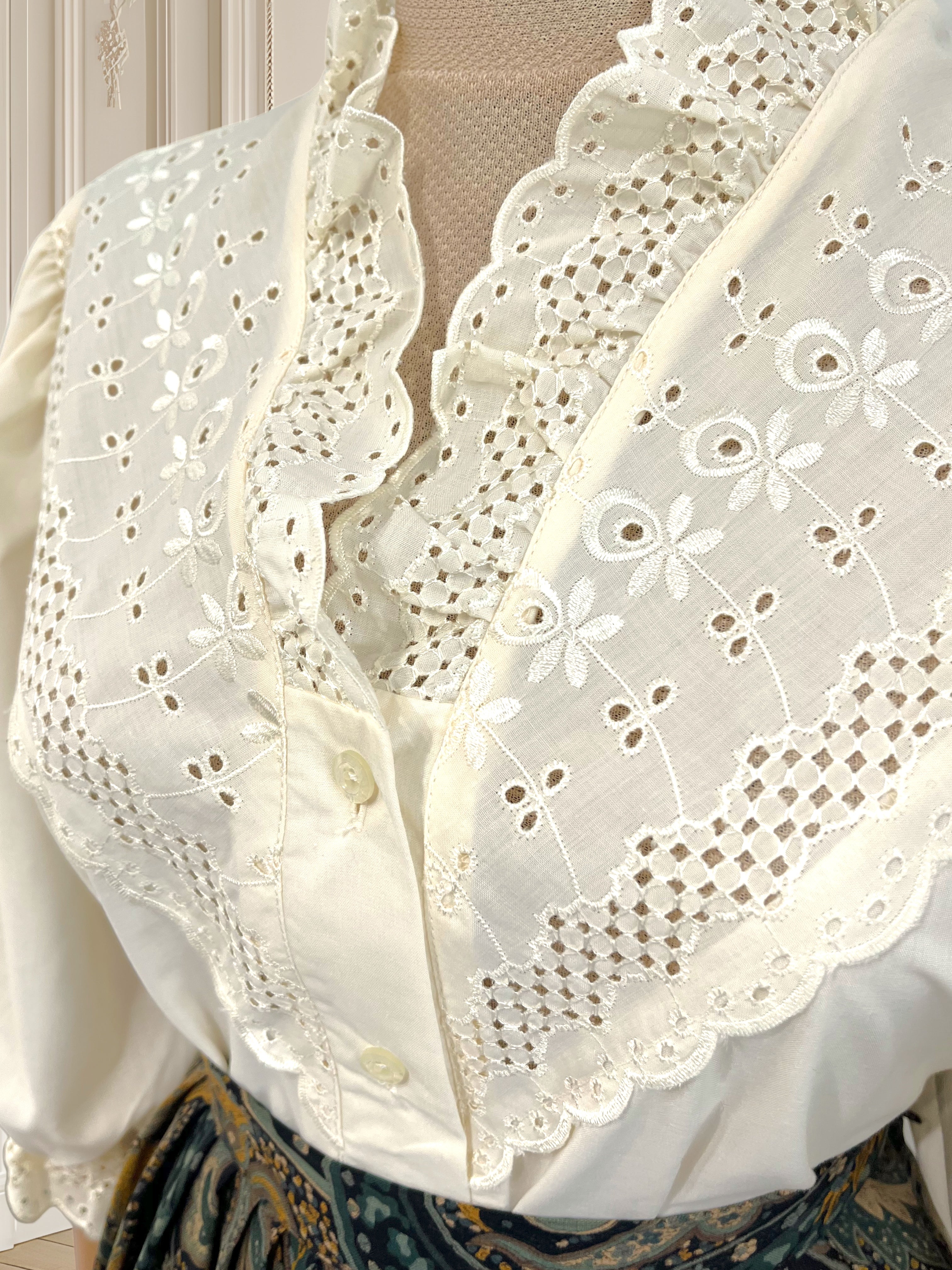Cămașă vintage cu broderie mărimea XL