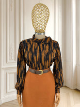 Încarcă imaginea în vizualizatorul Galerie, Cămașă din mătase lucrată manual mărimea L
