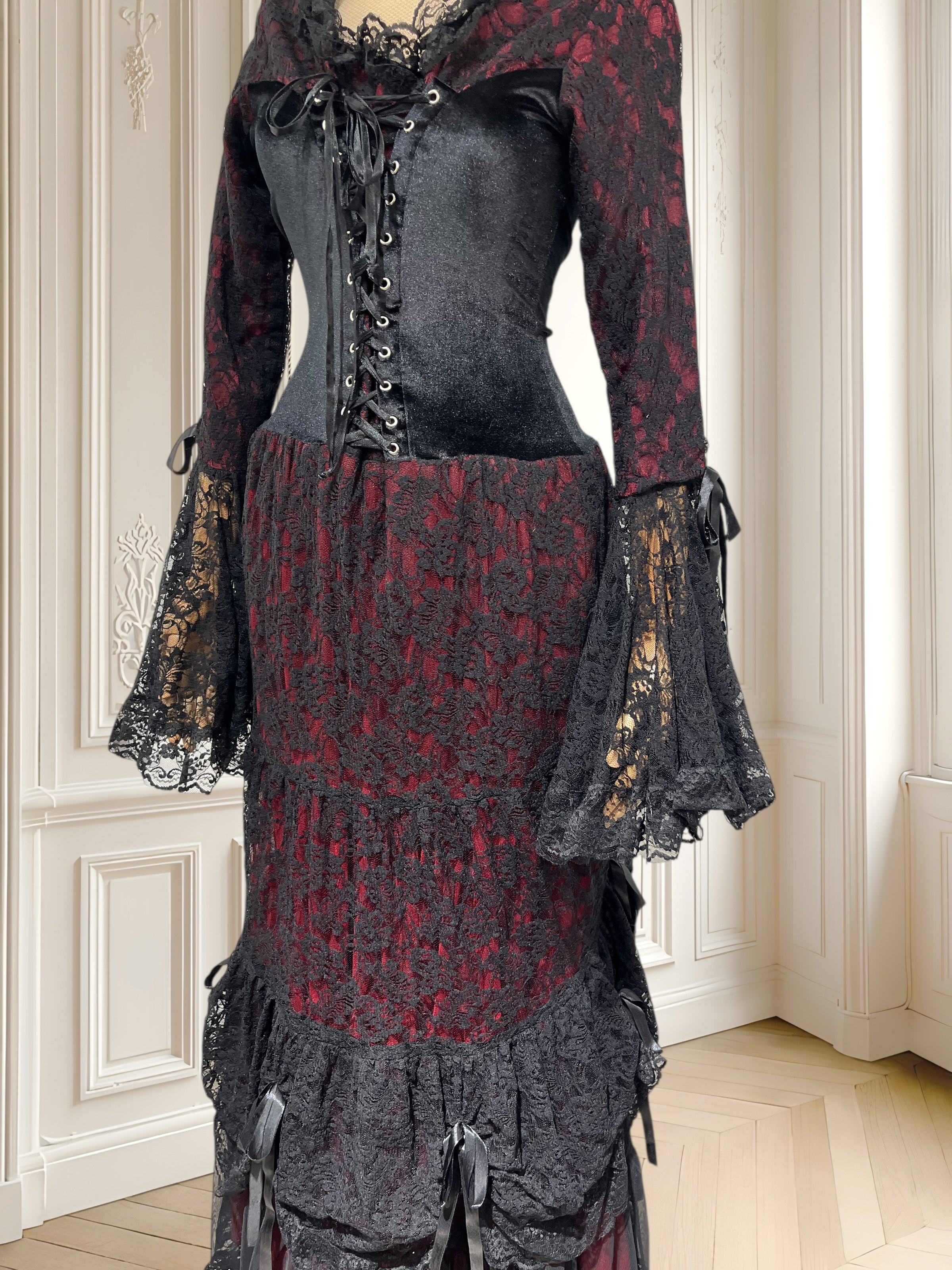 Rochie din dantelă cu corset potrivită pentru S/M