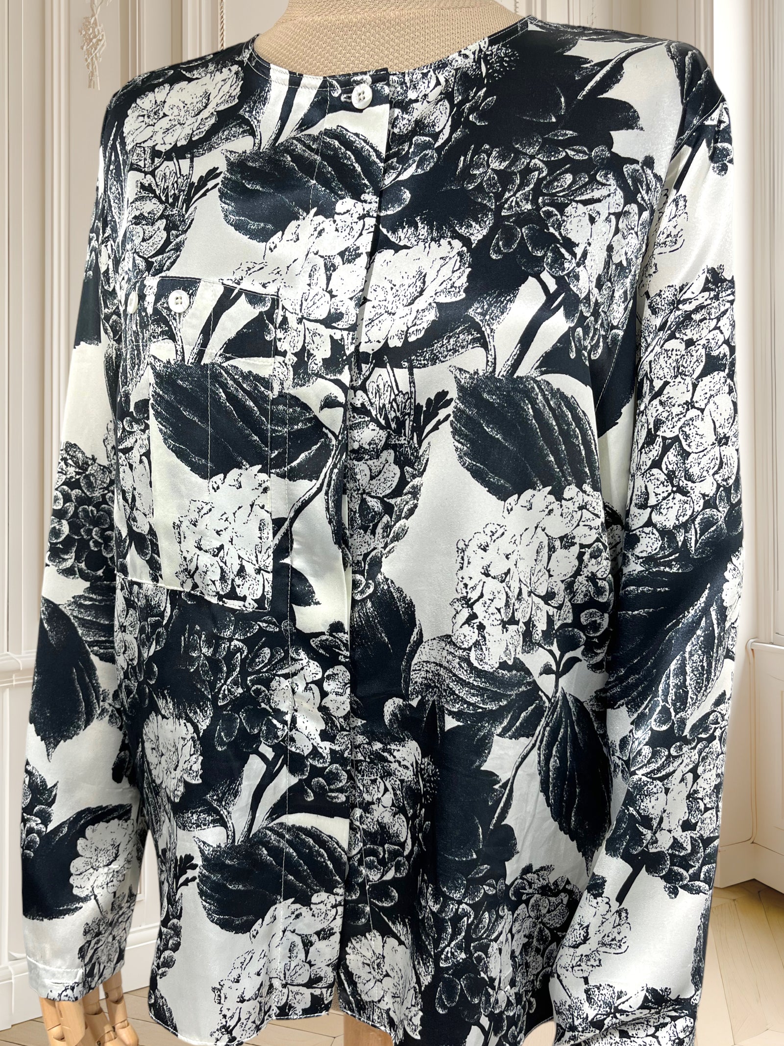 Cămașă satinată cu print floral mărimea M