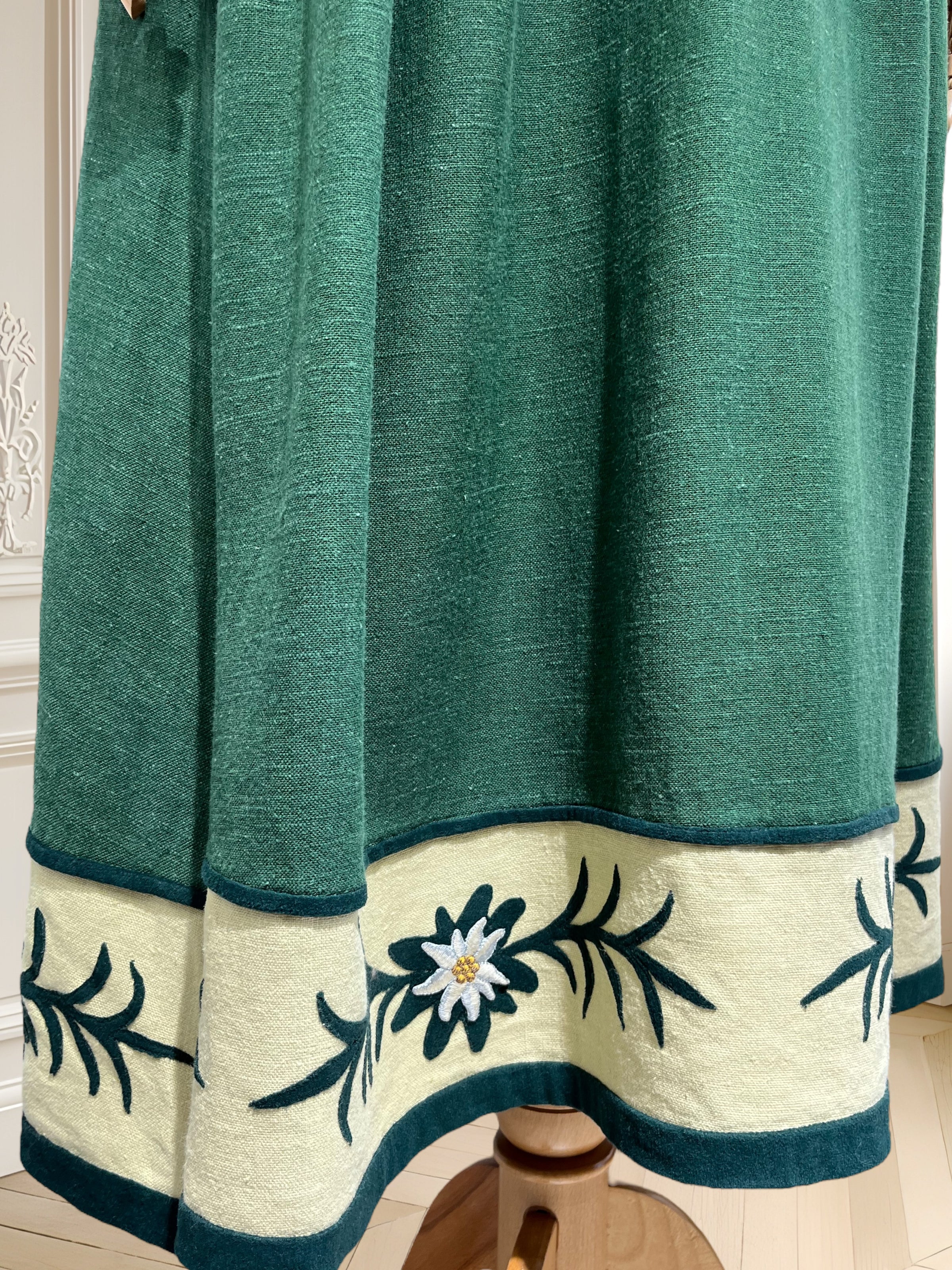 Rochie vintage lucrată manual mărimea S