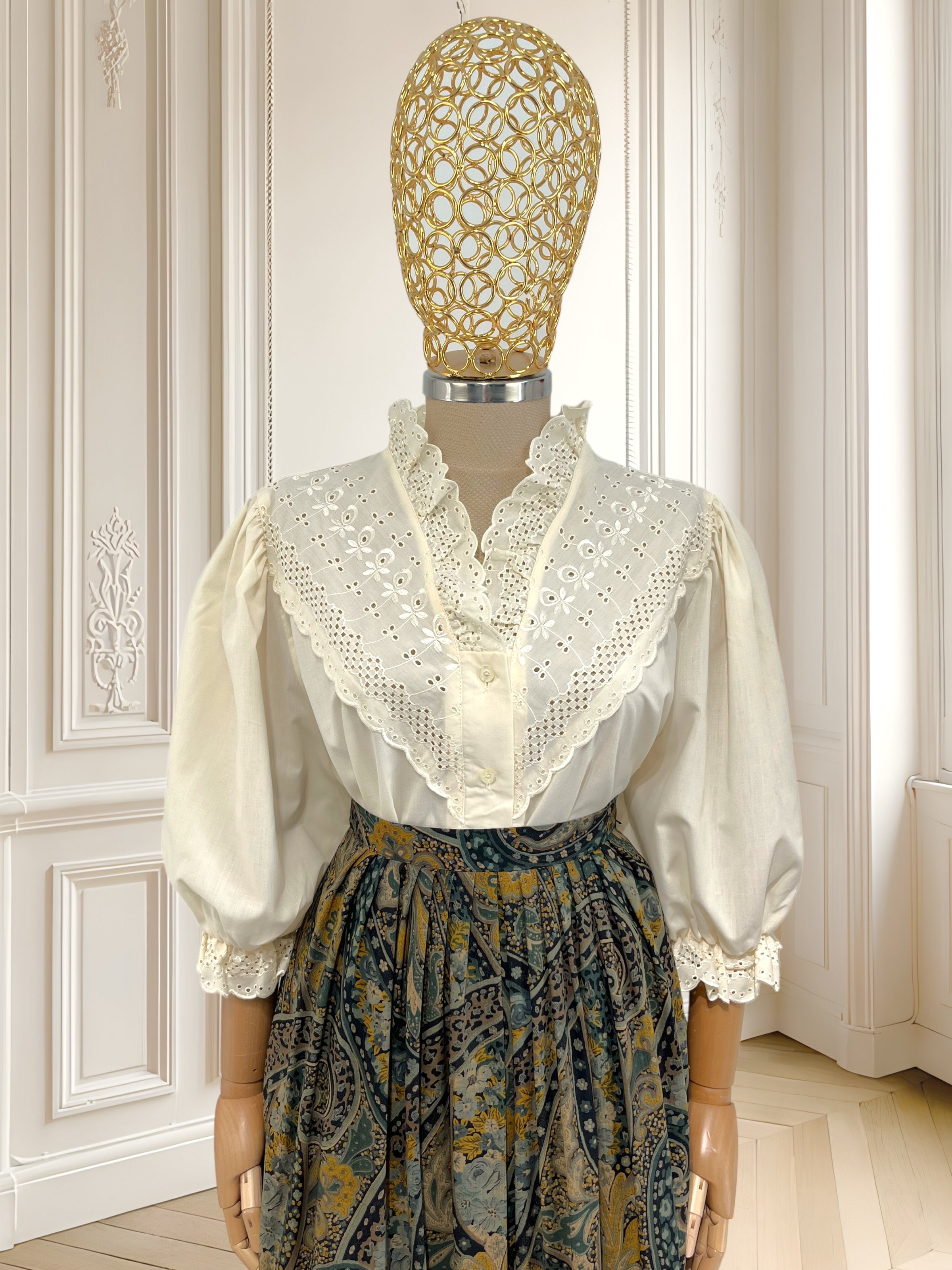 Cămașă vintage cu broderie mărimea XL