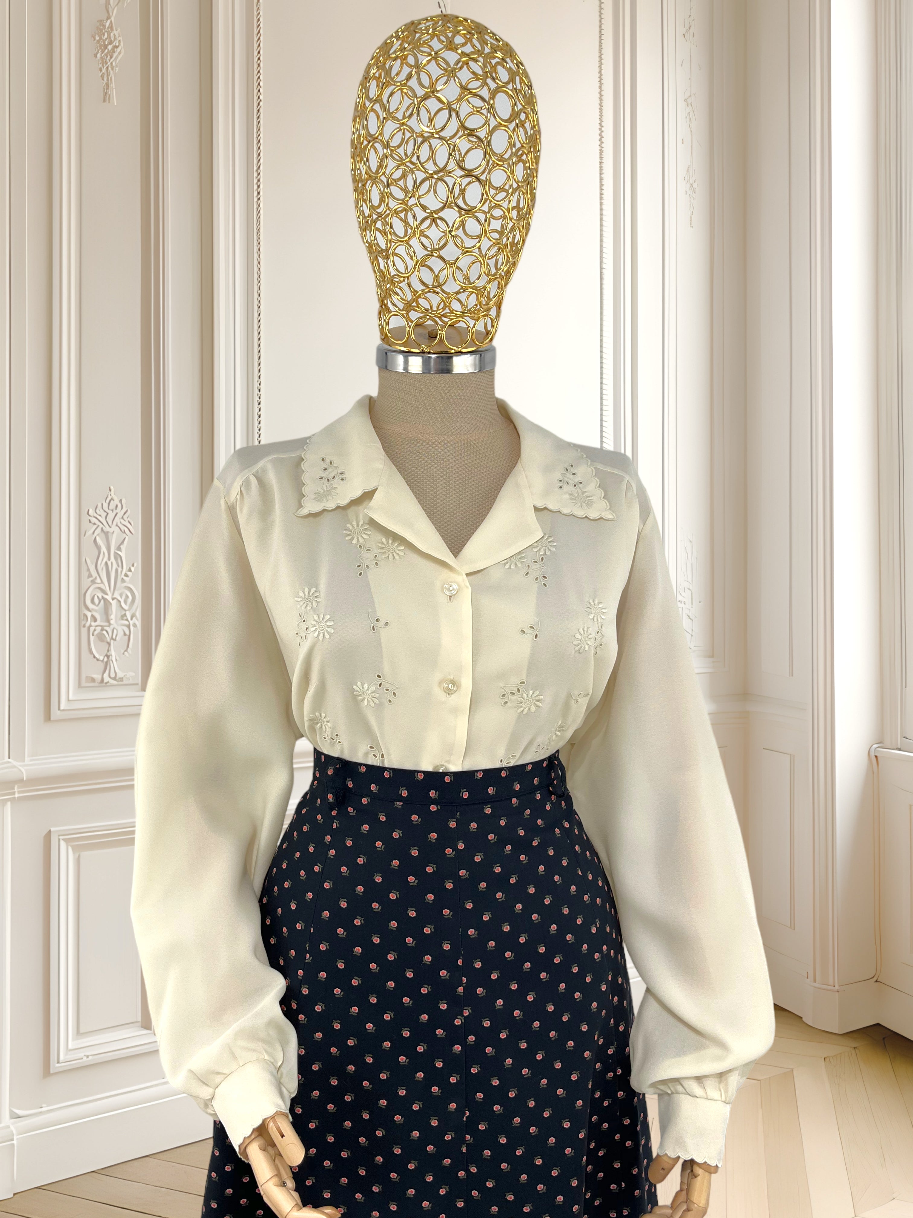 Cămașă delicată cu broderie mărimea XL