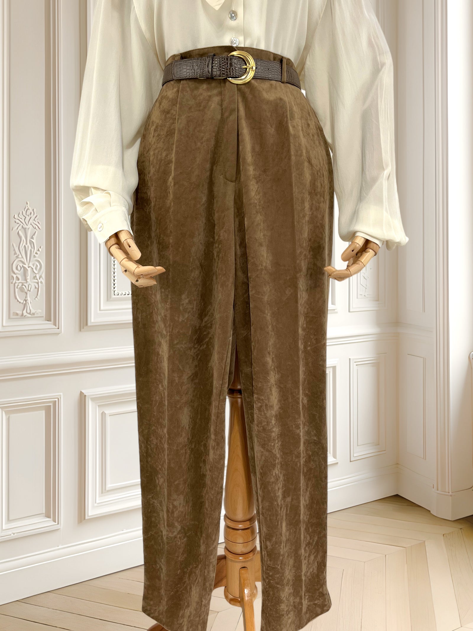 Pantaloni catifelați cu talie înaltă și pense mărimea M