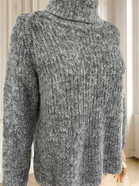 Pulover pufos din amestec de mohair mărimea L