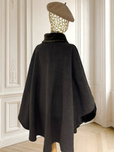 Încarcă imaginea în vizualizatorul Galerie, Capă maronie mărime universală
