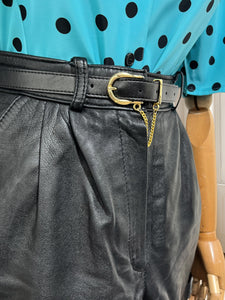 Pantaloni scurți din piele mărimea S