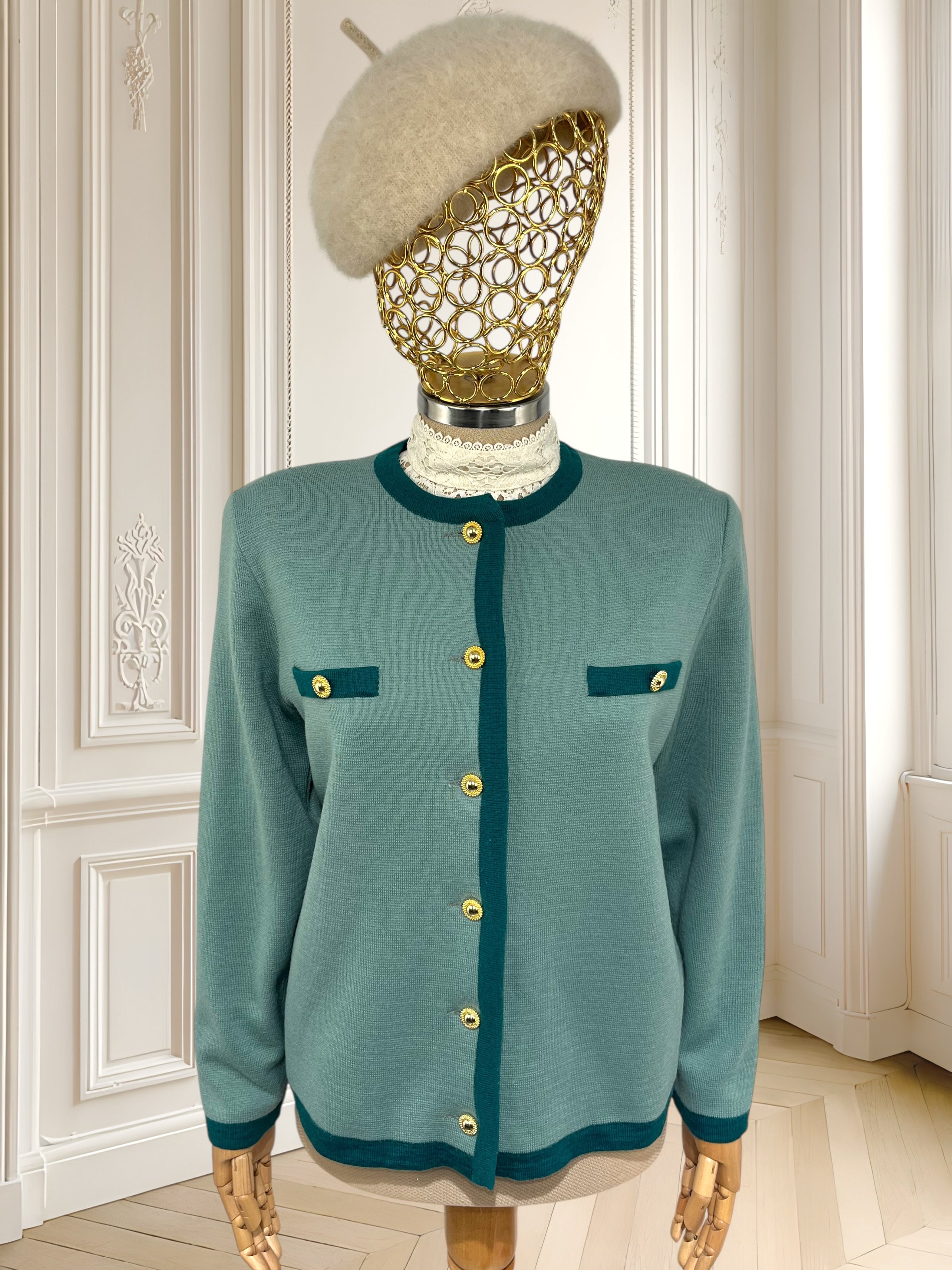 Cardigan vintage cu nasturi bijuterie potrivit pentru M/L