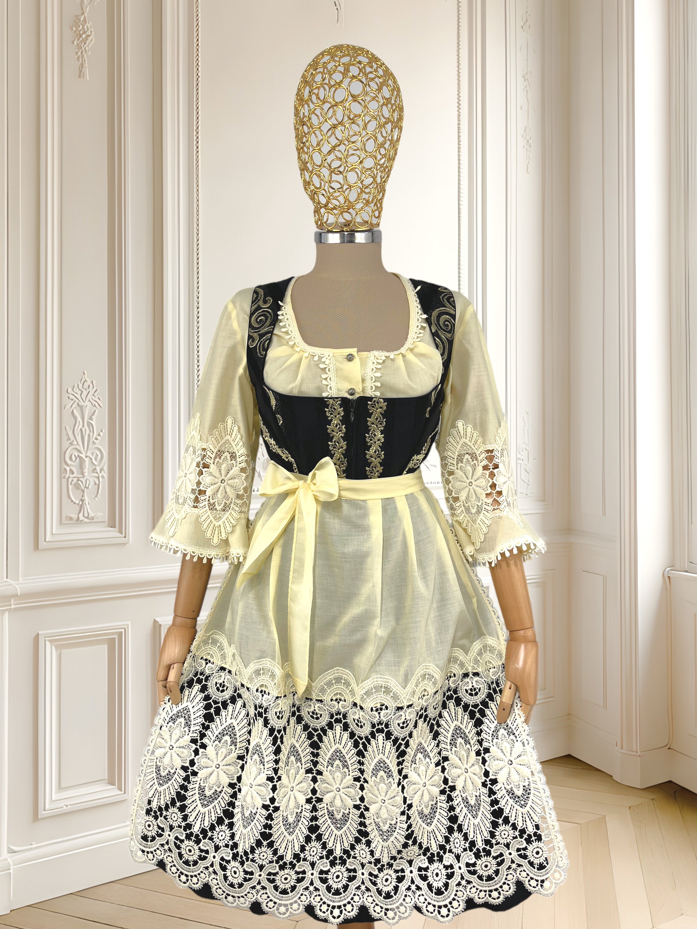 Rochie bavareză cu top și șorț mărimea M