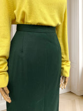 Încarcă imaginea în vizualizatorul Galerie, Fustă vintage din lână pură mărimea M
