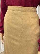 Încarcă imaginea în vizualizatorul Galerie, Fustă camel din lână pură mărimea M
