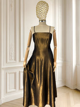 Încarcă imaginea în vizualizatorul Galerie, Rochie maronie sidefată mărimea S
