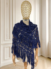 Încarcă imaginea în vizualizatorul Galerie, Capă croșetată manual
