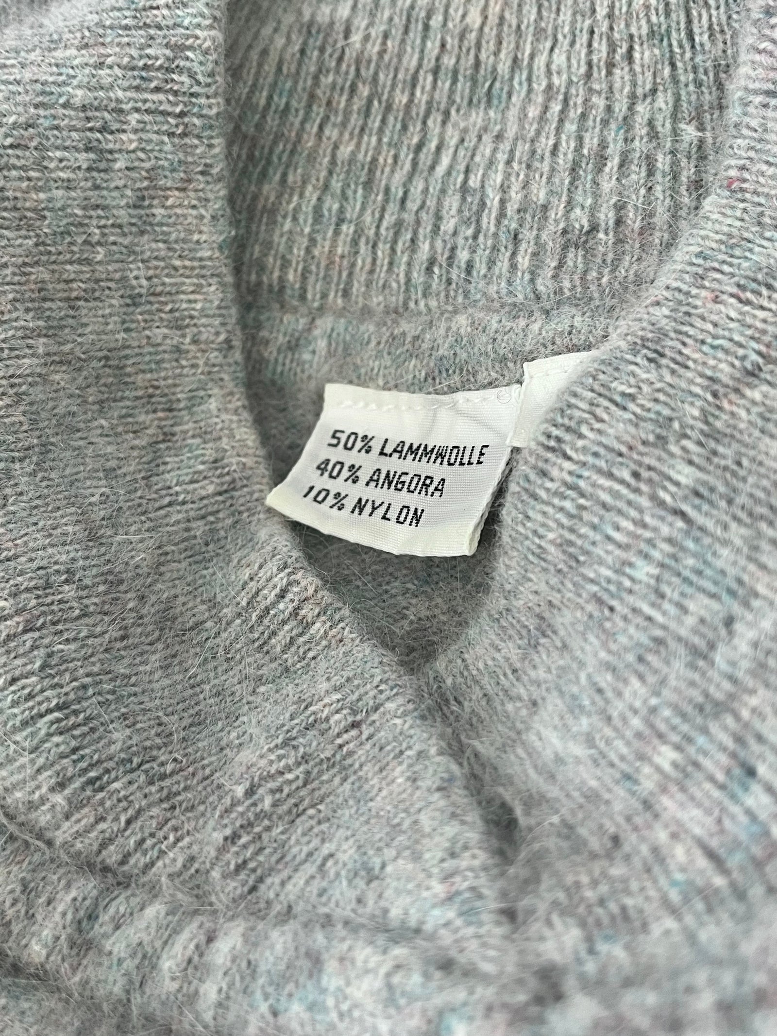 Pulover pufos din lână și angora potrivit pentru M/L