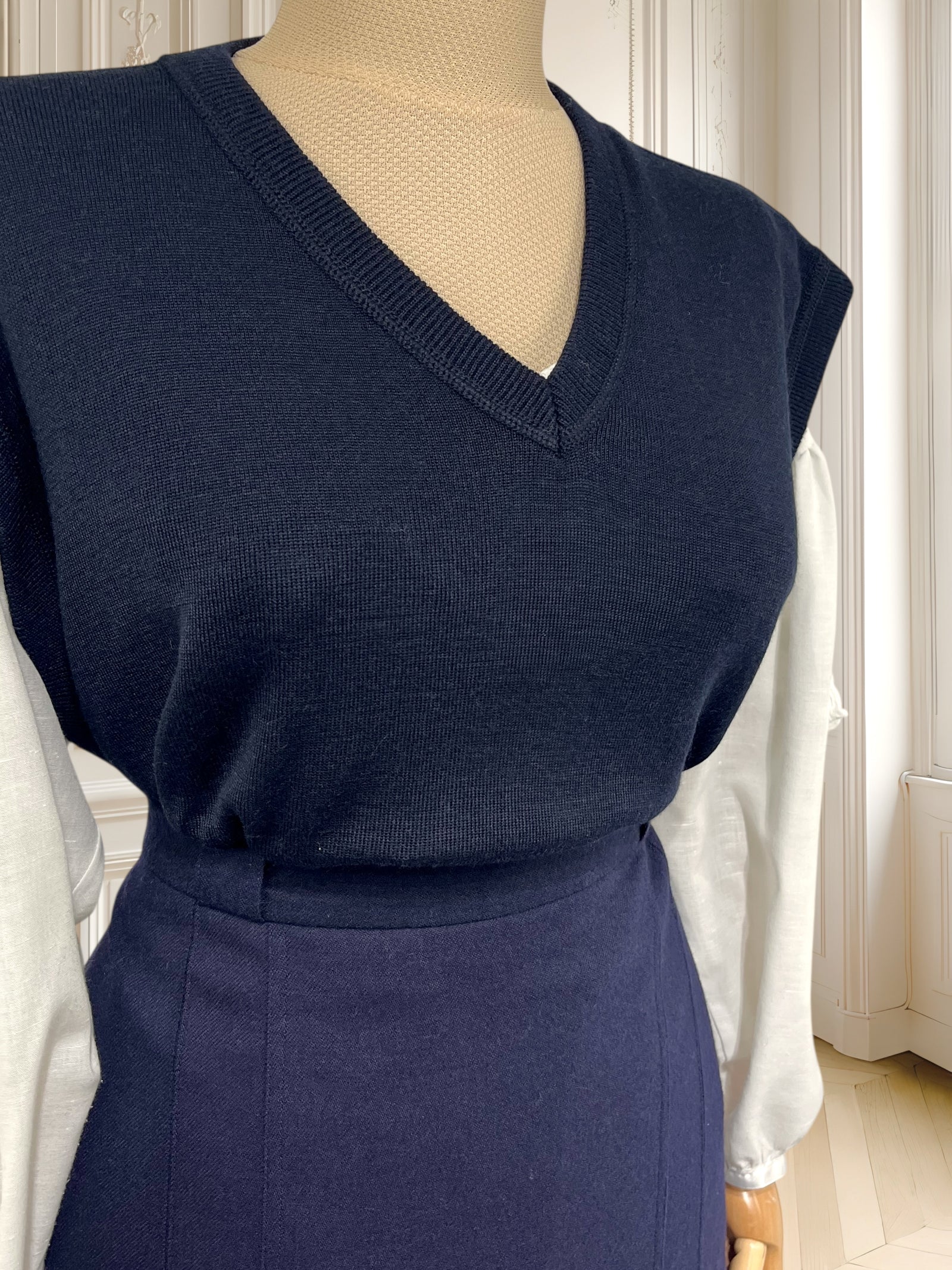 Vestă bleumarin din amestec de lână mărimea XL