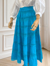 Încarcă imaginea în vizualizatorul Galerie, Fustă vintage cu broderie mărimea M
