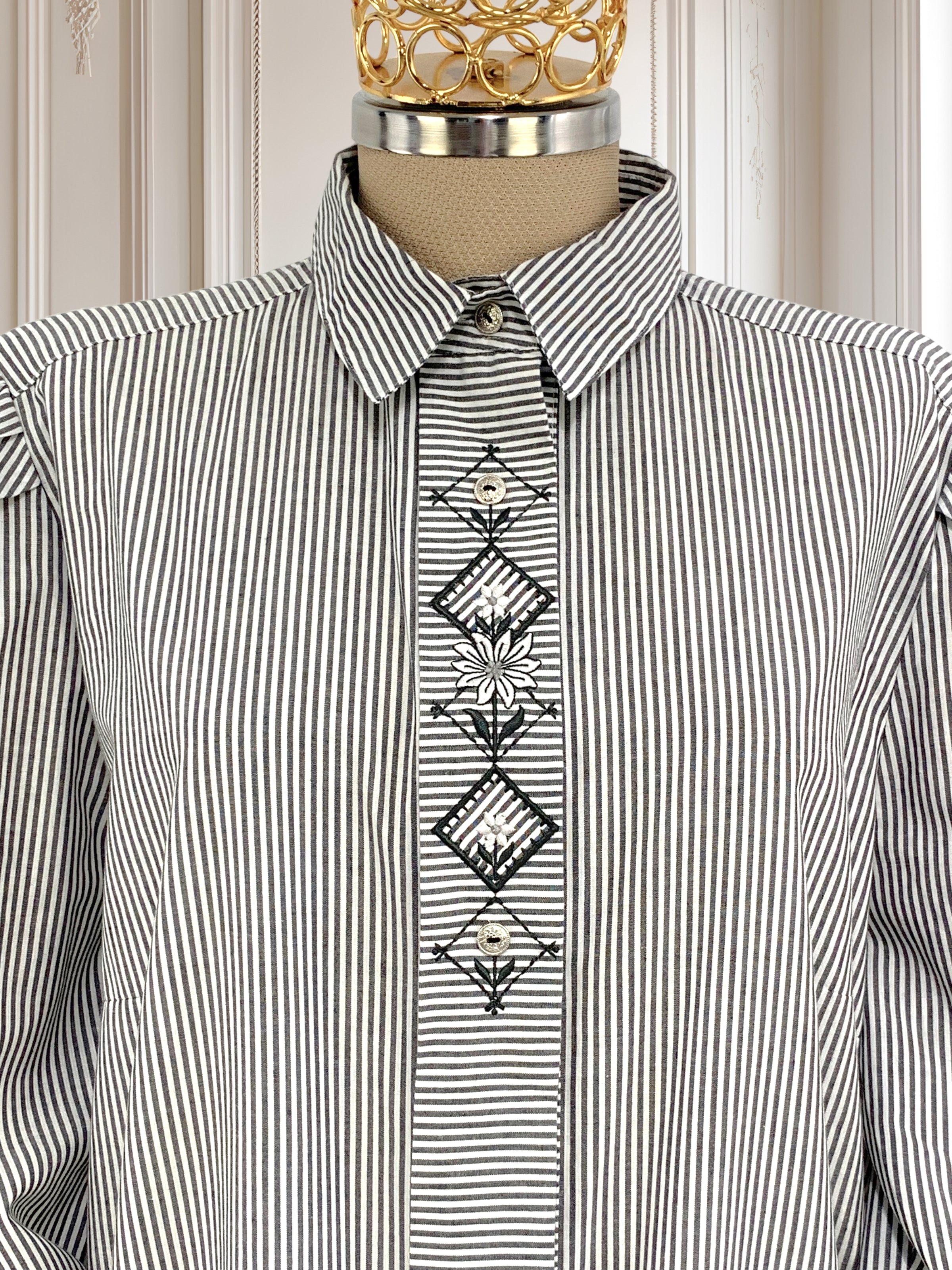 Cămașă vintage cu dungi și broderie mărimea XL