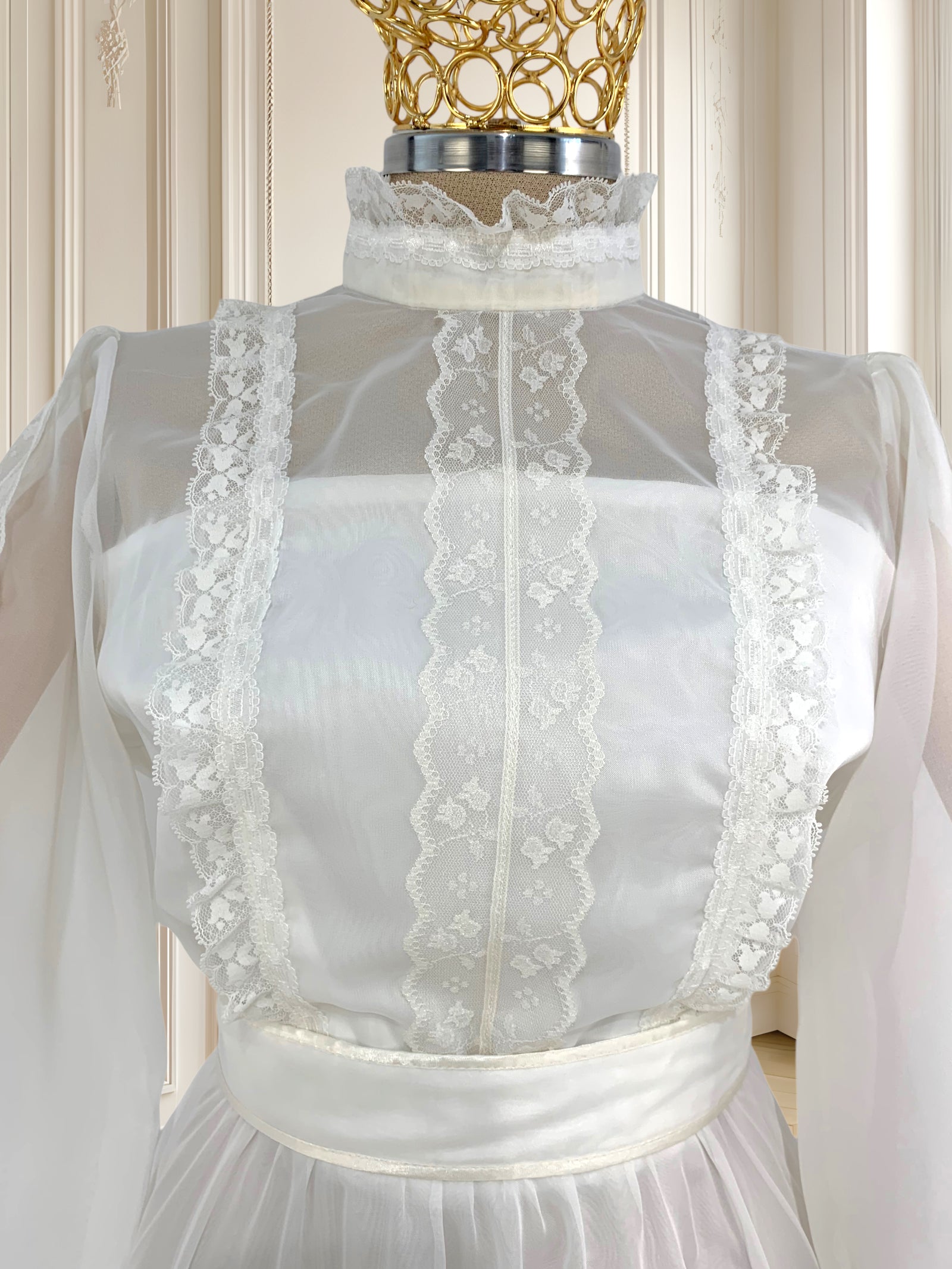 Rochie vintage albă cu dantelă mărimea M