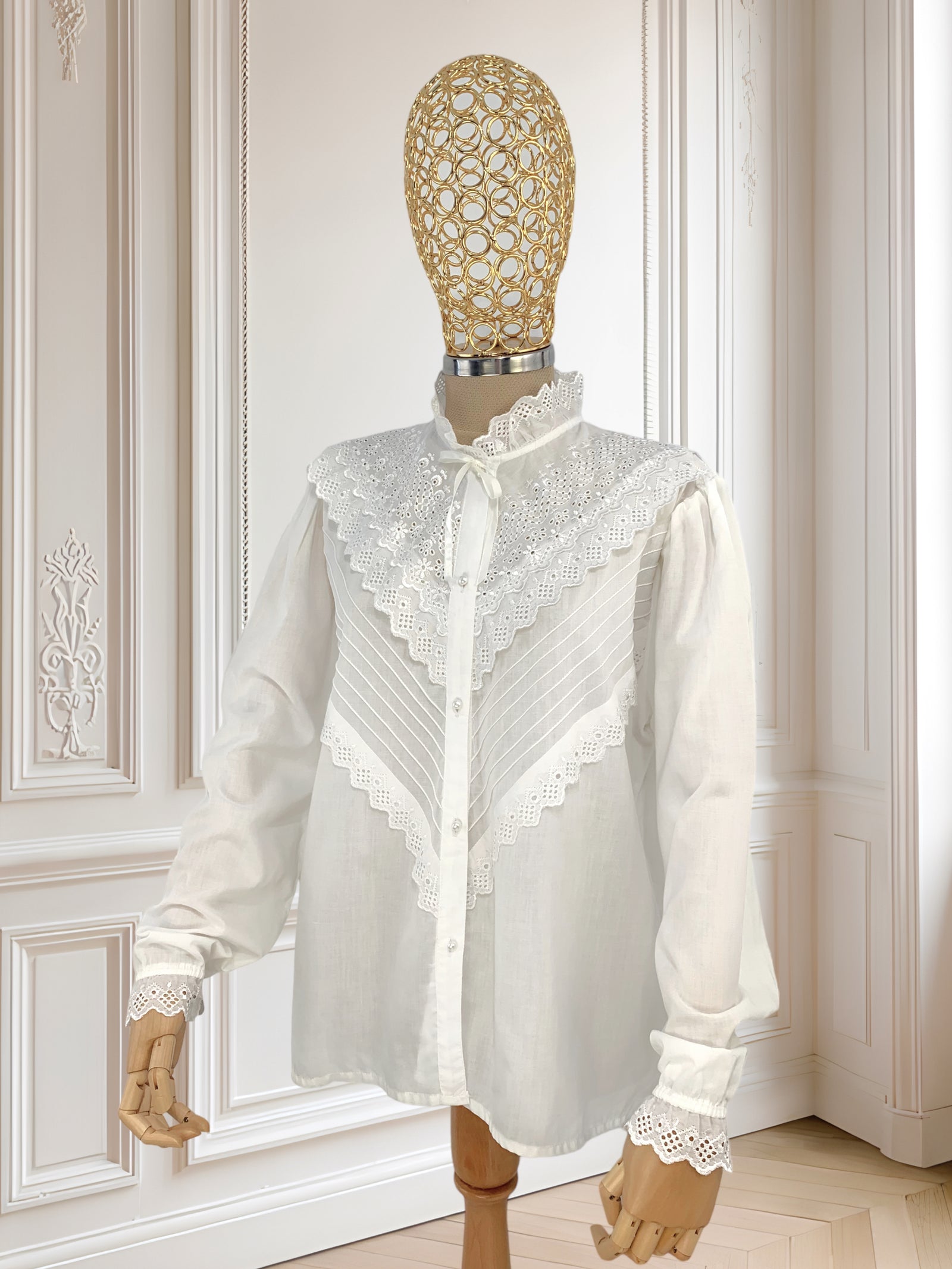 Cămașă albă cu broderie mărimea XL