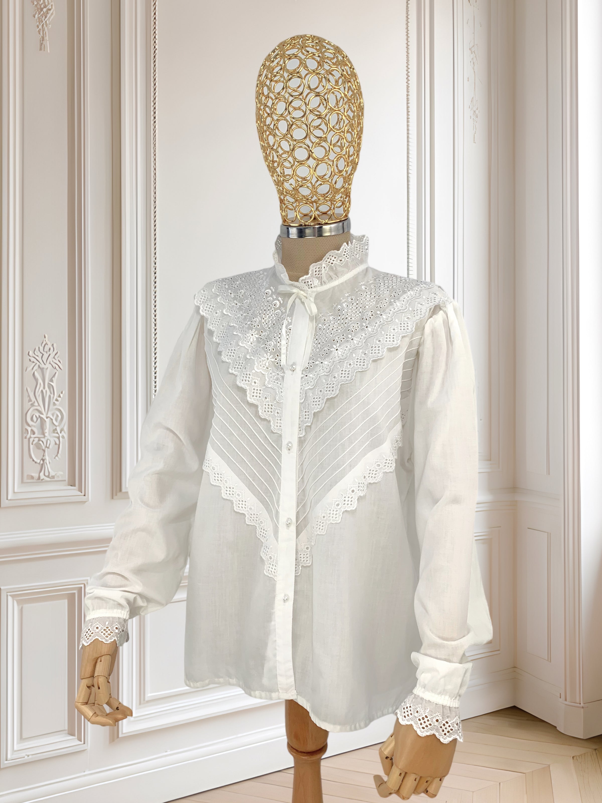 Cămașă albă cu broderie mărimea XL