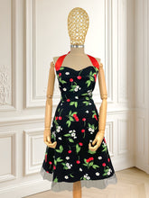 Încarcă imaginea în vizualizatorul Galerie, Rochie vintage cu flori de cireș mărimea M
