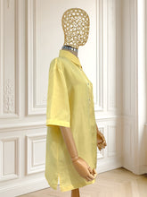 Încarcă imaginea în vizualizatorul Galerie, Cămașă galbenă din mătase naturală mărimea XL
