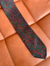 Încarcă imaginea în vizualizatorul Galerie, Cravată subțire cu print paisley
