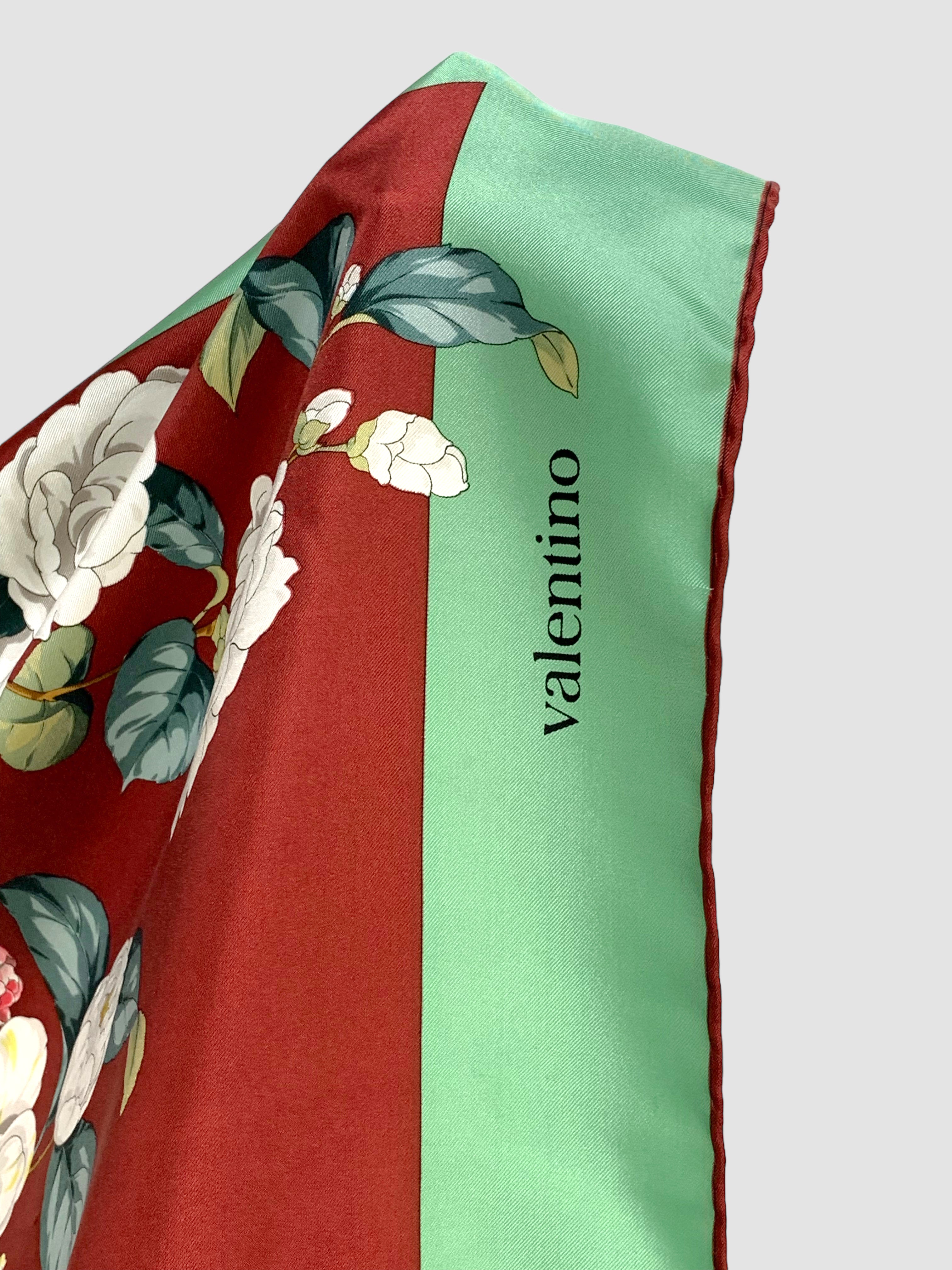 Eșarfă Valentino vintage din mătase naturală