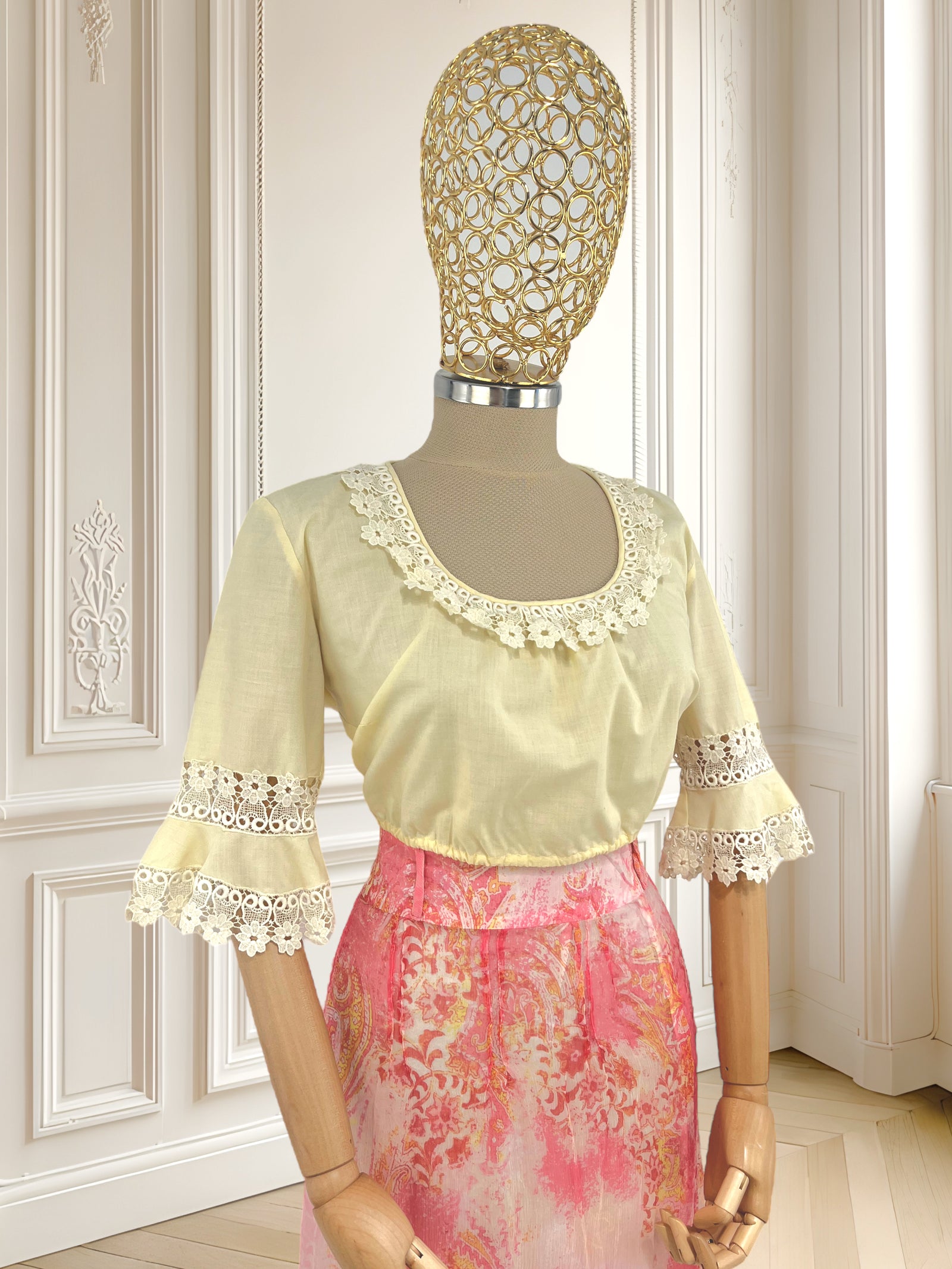 Crop top vintage cu broderie mărimea M