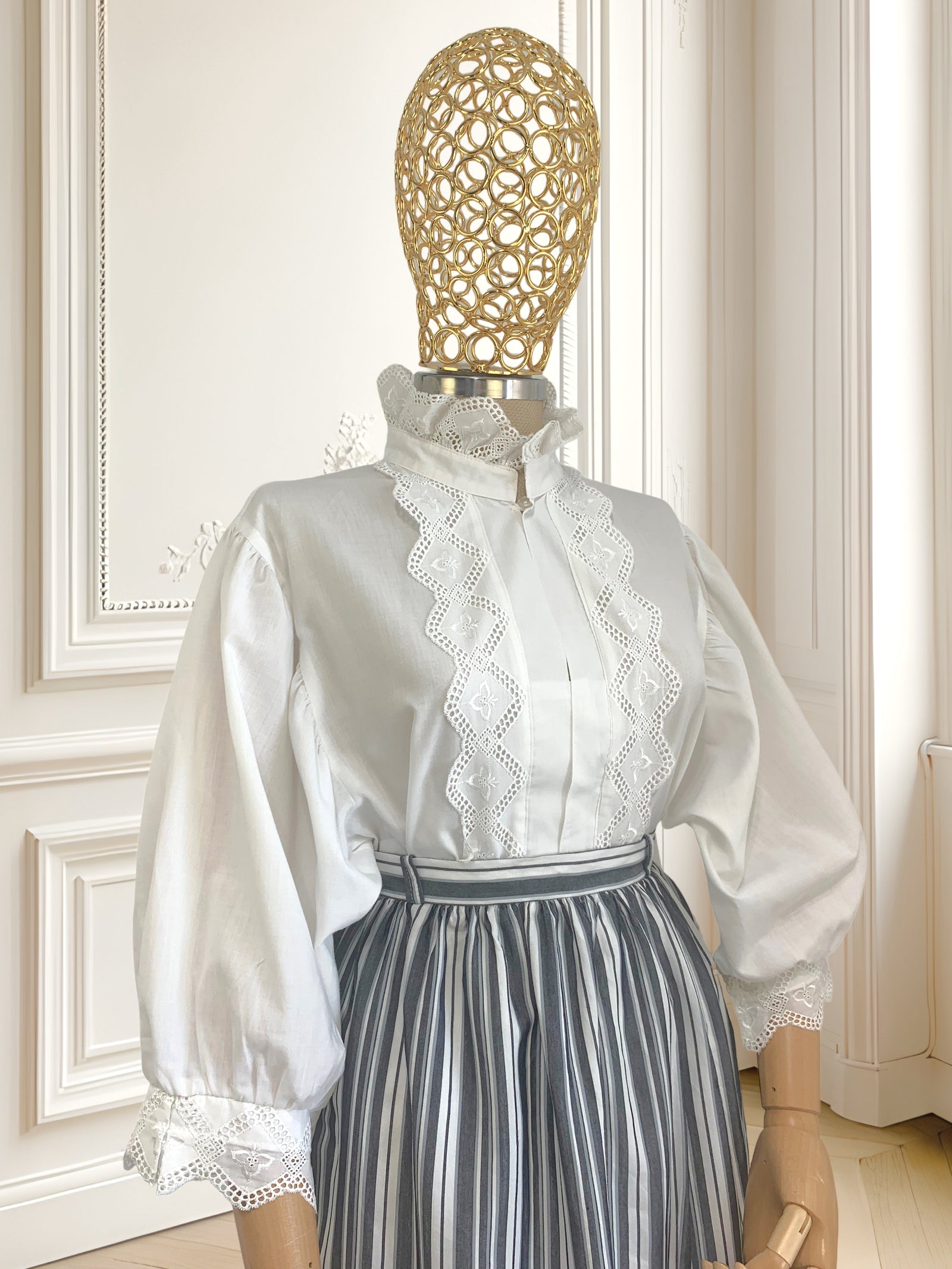 Cămașă albă cu broderie mărimea XL