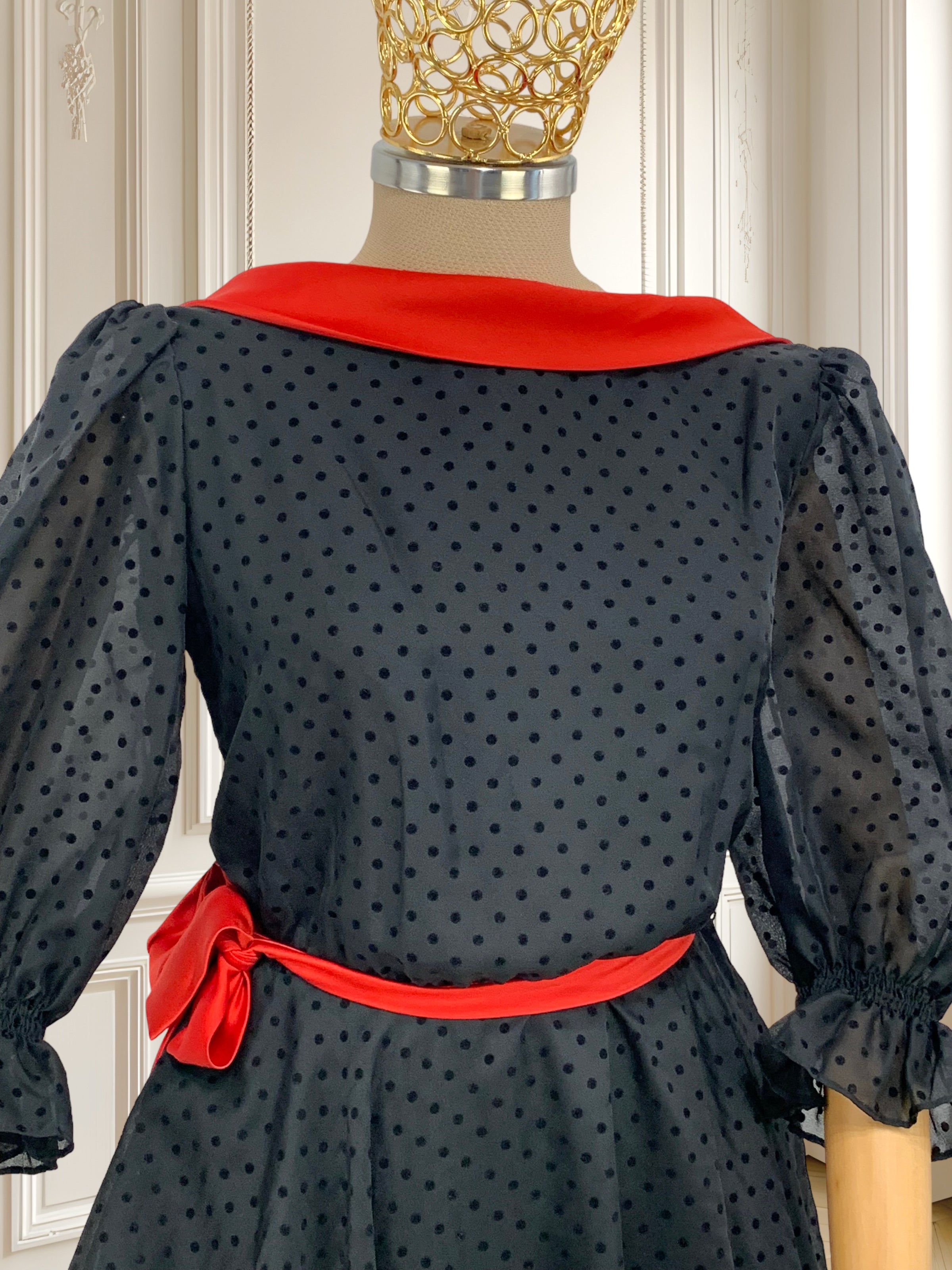 Rochie vintage deosebită cu buline mărimea M