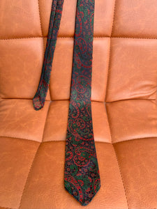 Cravată subțire cu print paisley