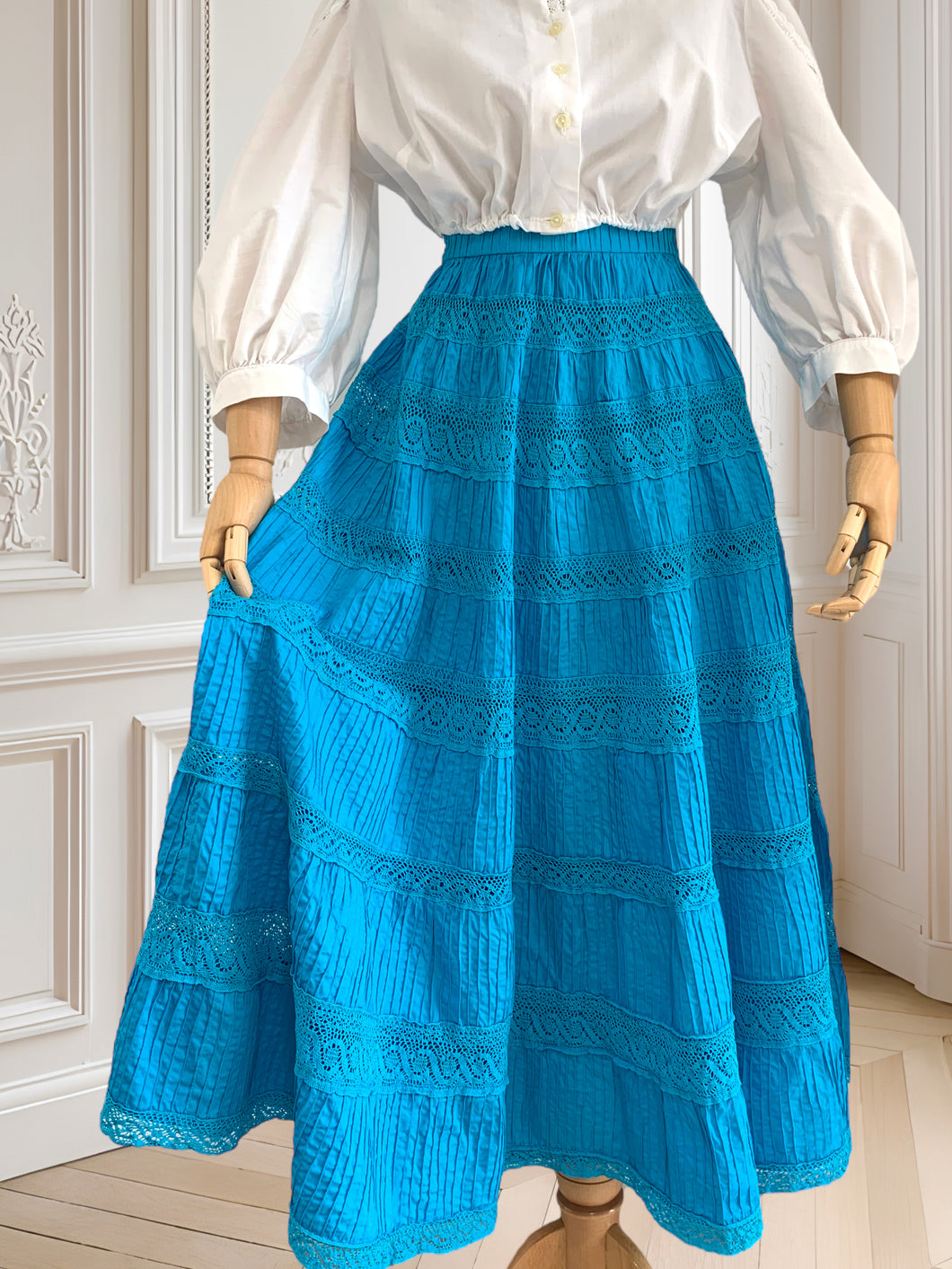 Fustă vintage cu broderie mărimea M