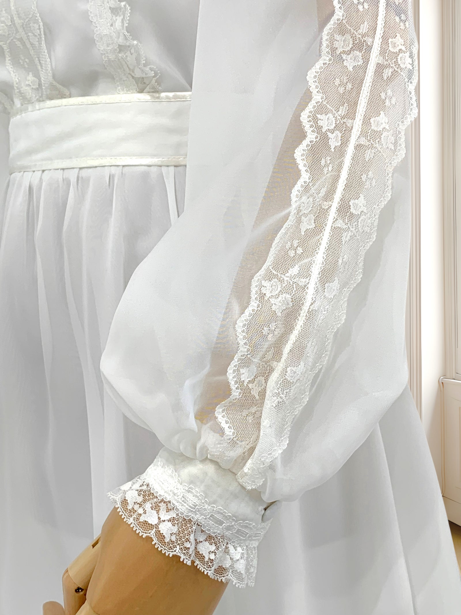 Rochie vintage albă cu dantelă mărimea M