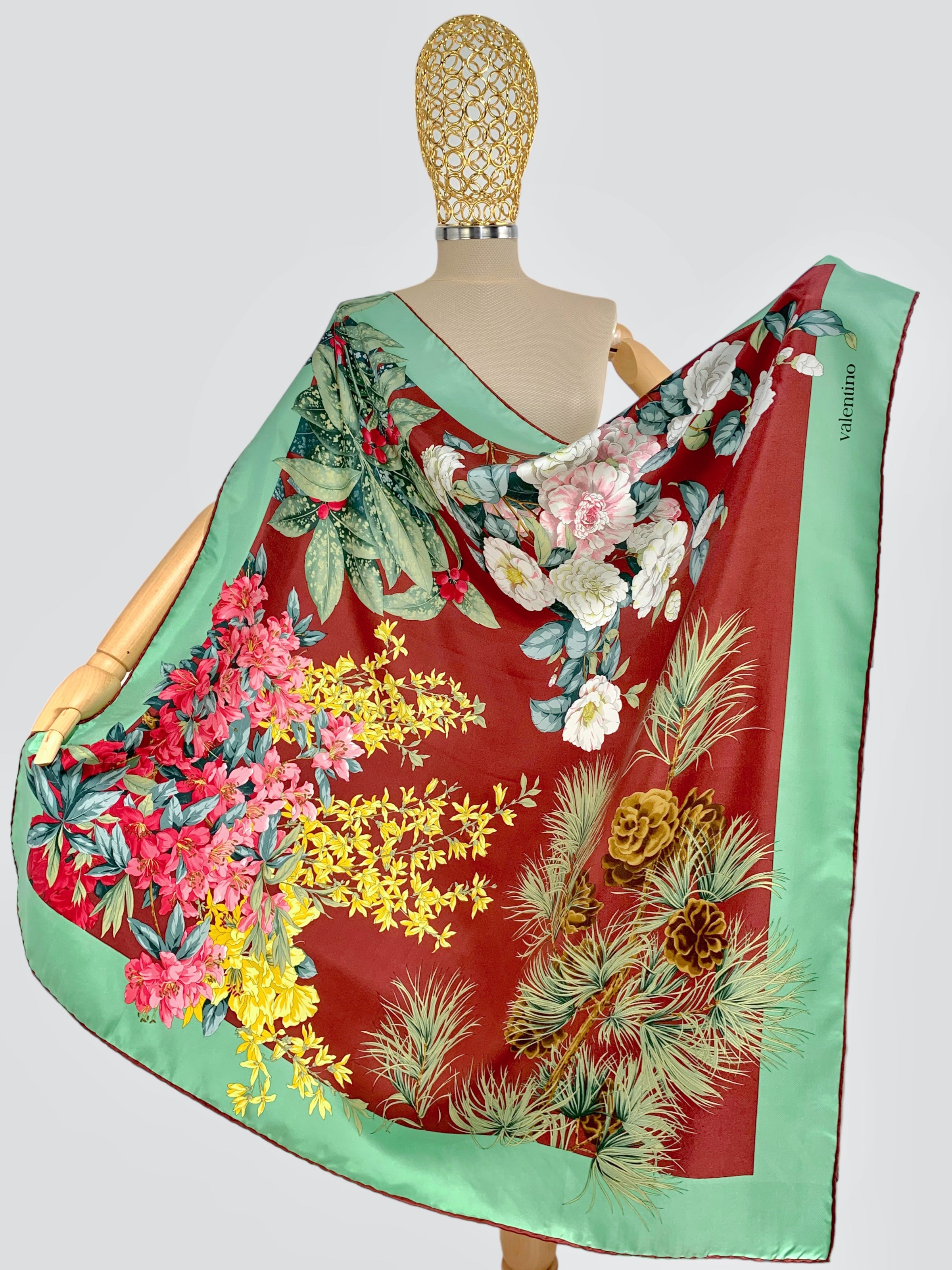 Eșarfă Valentino vintage din mătase naturală