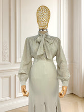 Încarcă imaginea în vizualizatorul Galerie, Cămașă din mătase cu guler tip eșarfă potrivită pentru L/XL

