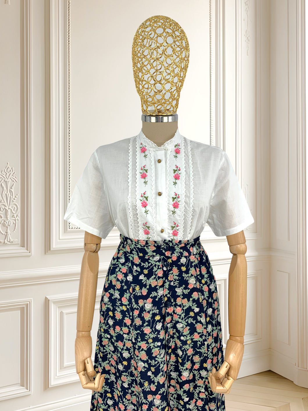 Tricou vintage cu flori brodate mărimea L