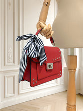Încarcă imaginea în vizualizatorul Galerie, Geantă roșie cu eșarfă
